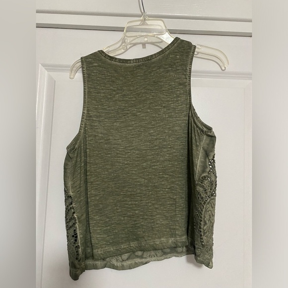 Express Tank Top - Picture 2 of 4